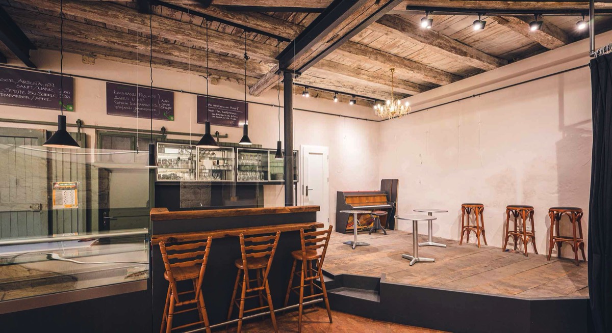 Theke und Kulturbühne in der Rostscheune Bamberg, einem Projekt der STADTBAU GMBH BAMBERG
