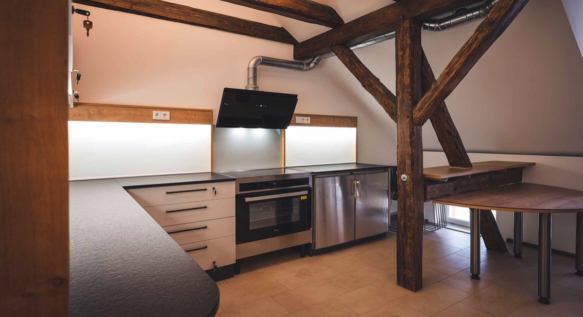 voll ausgestattete Küche der Rostscheune Bamberg, einem Projekt der STADTBAU GMBH BAMBERG