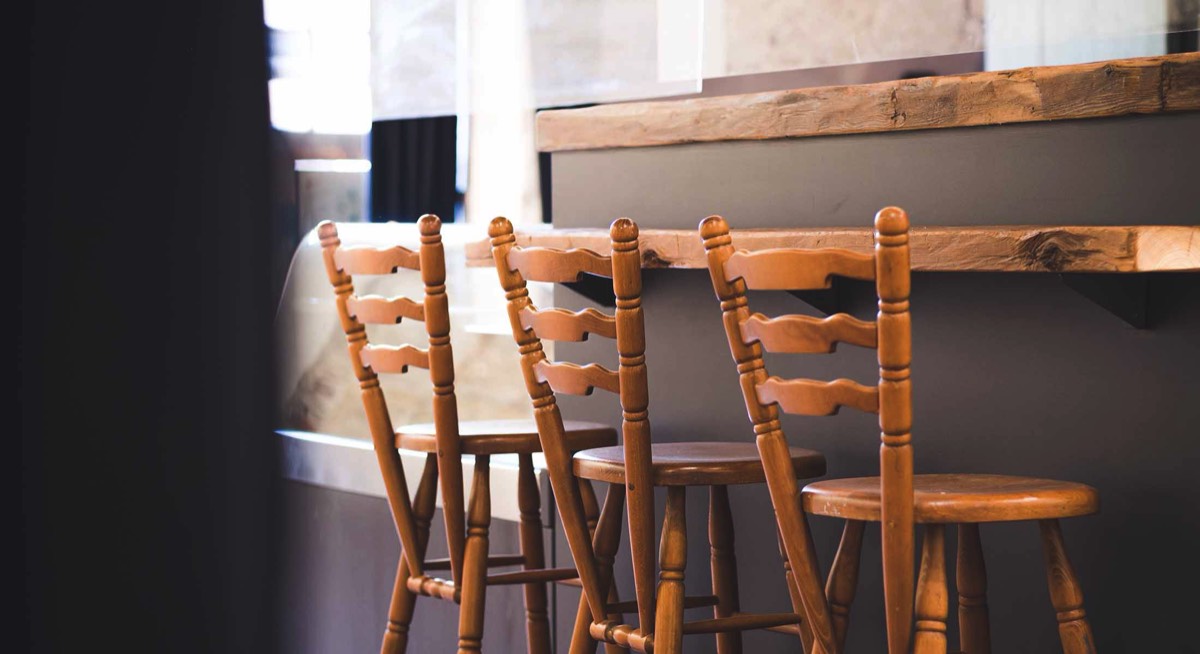 Thekenbereich der Rostscheune Bamberg, einem Projekt der STADTBAU GMBH BAMBERG